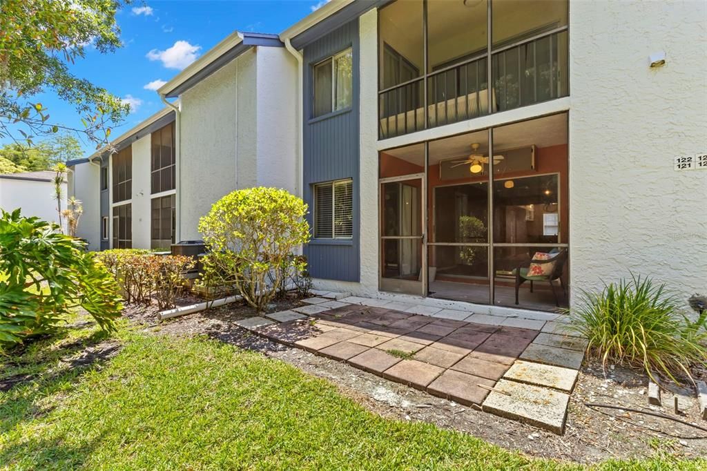 Под контрактом: $1,825 (2 спален, 2 ванн, 1053 Квадратных фут)