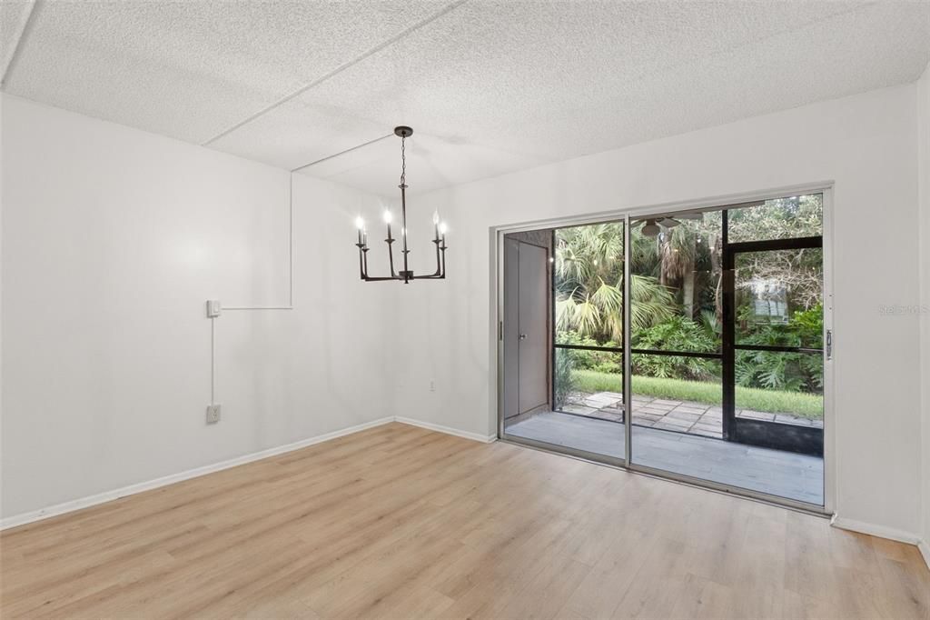 Под контрактом: $1,825 (2 спален, 2 ванн, 1053 Квадратных фут)