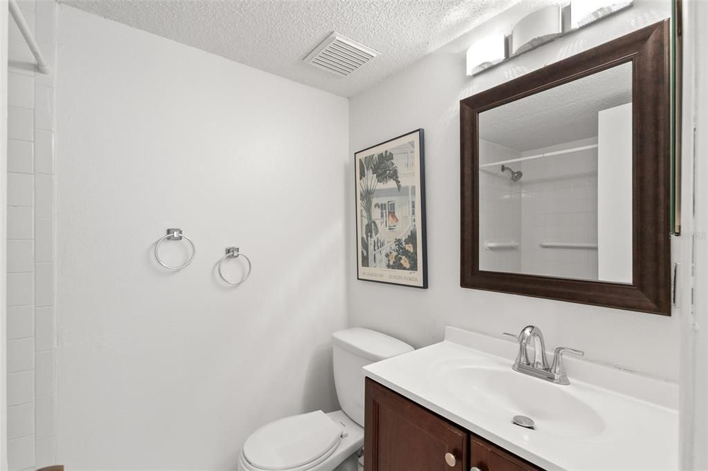 Под контрактом: $1,825 (2 спален, 2 ванн, 1053 Квадратных фут)