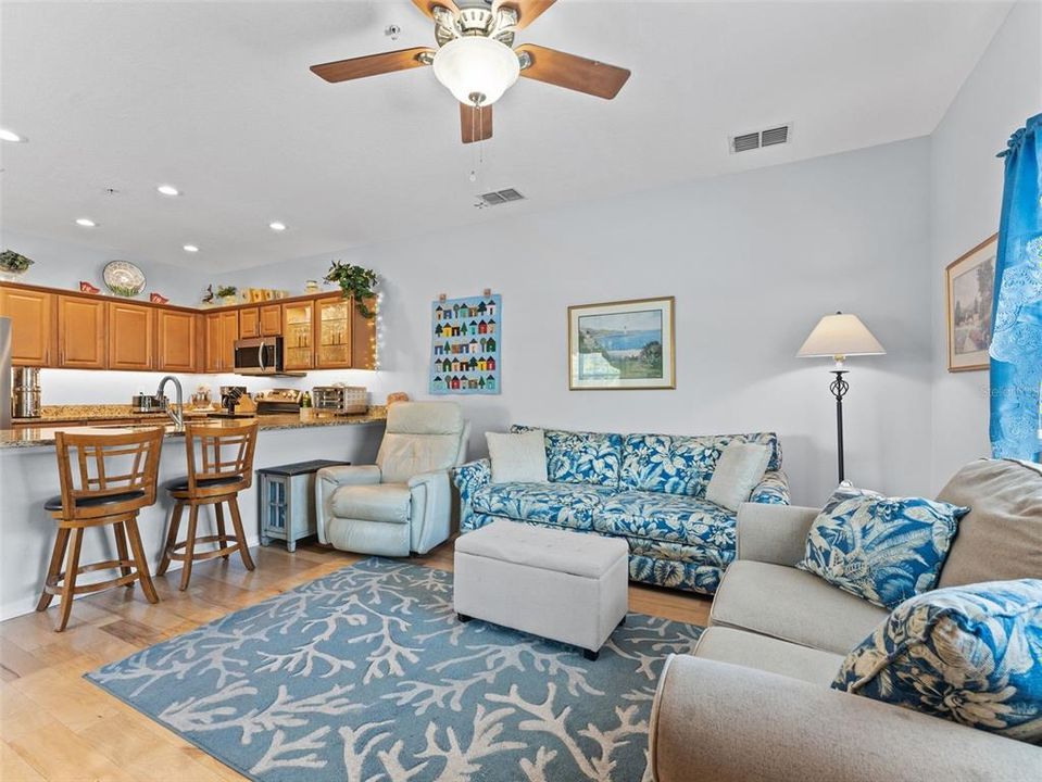 待售: $295,500 (3 贝兹, 3 浴室, 1710 平方英尺)