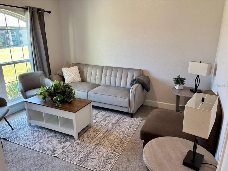 Под контрактом: $1,900 (3 спален, 2 ванн, 1778 Квадратных фут)