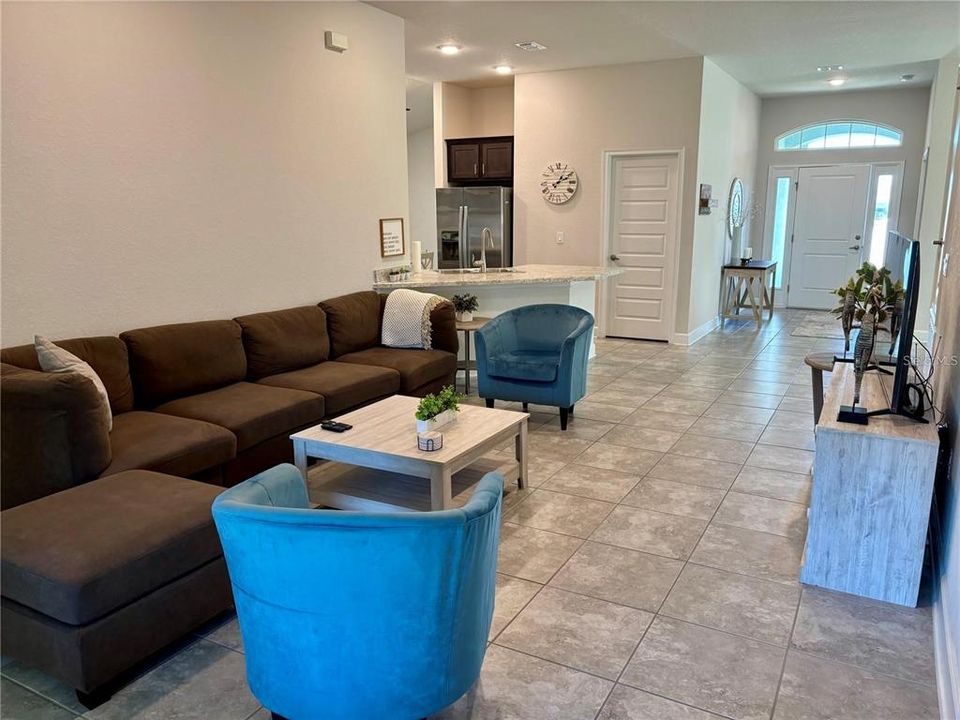 Под контрактом: $1,900 (3 спален, 2 ванн, 1778 Квадратных фут)