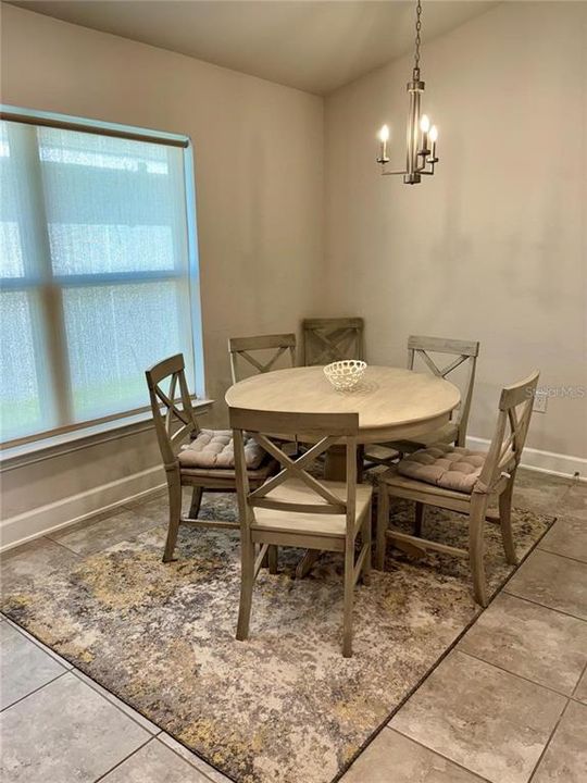 Под контрактом: $1,900 (3 спален, 2 ванн, 1778 Квадратных фут)