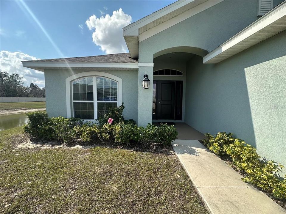 Под контрактом: $1,900 (3 спален, 2 ванн, 1778 Квадратных фут)