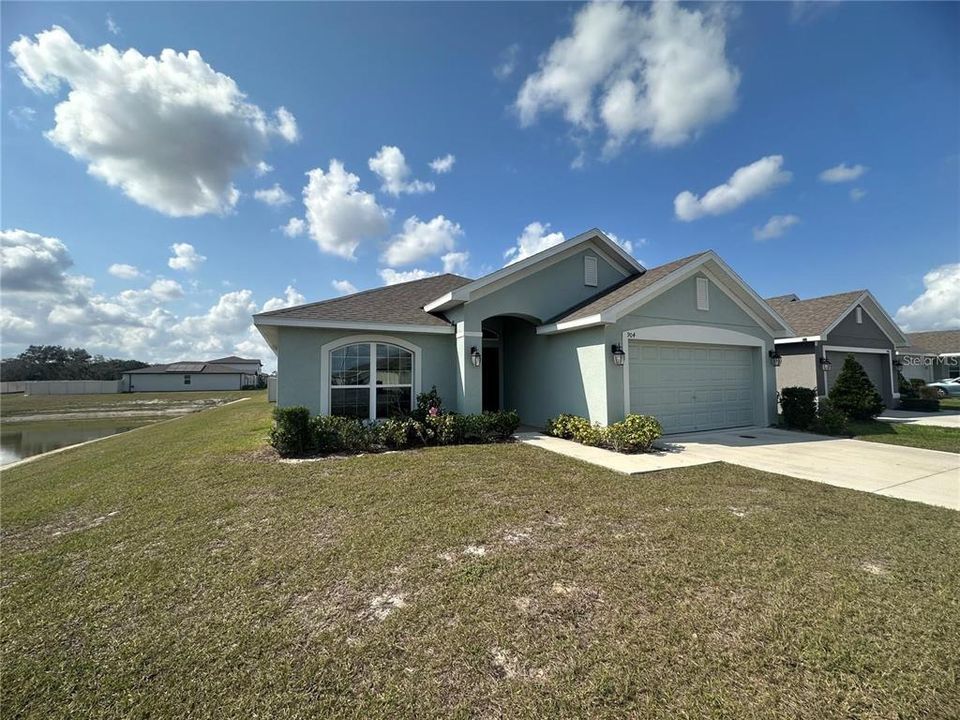 Под контрактом: $1,900 (3 спален, 2 ванн, 1778 Квадратных фут)