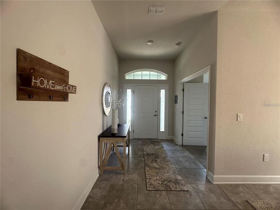 Под контрактом: $1,900 (3 спален, 2 ванн, 1778 Квадратных фут)