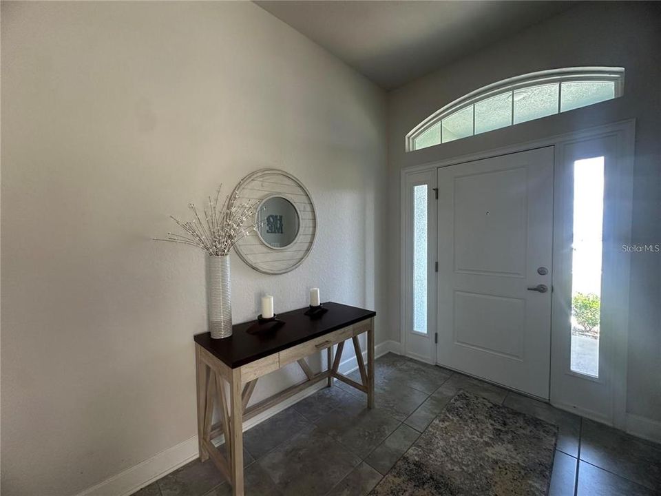 Под контрактом: $1,900 (3 спален, 2 ванн, 1778 Квадратных фут)