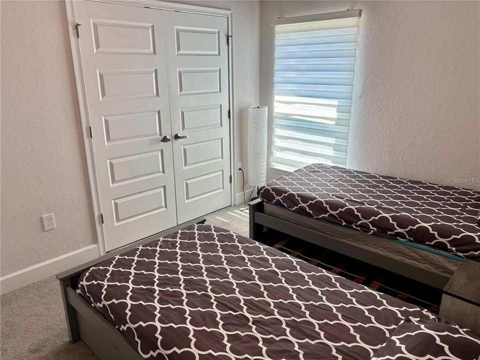 Под контрактом: $1,900 (3 спален, 2 ванн, 1778 Квадратных фут)