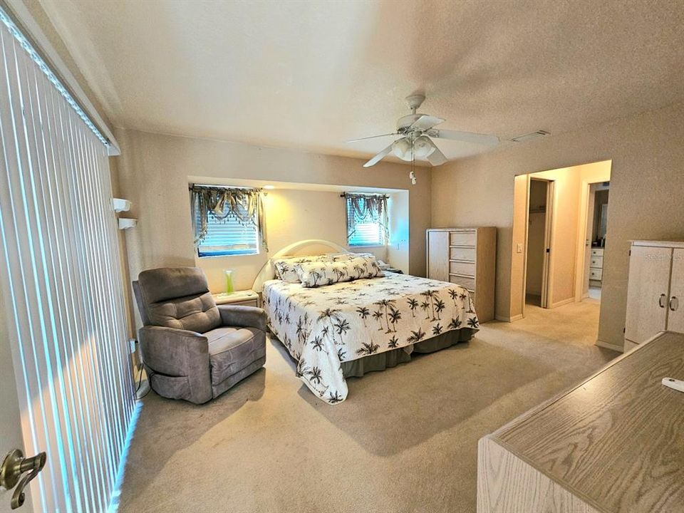 На продажу: $385,000 (3 спален, 2 ванн, 1686 Квадратных фут)