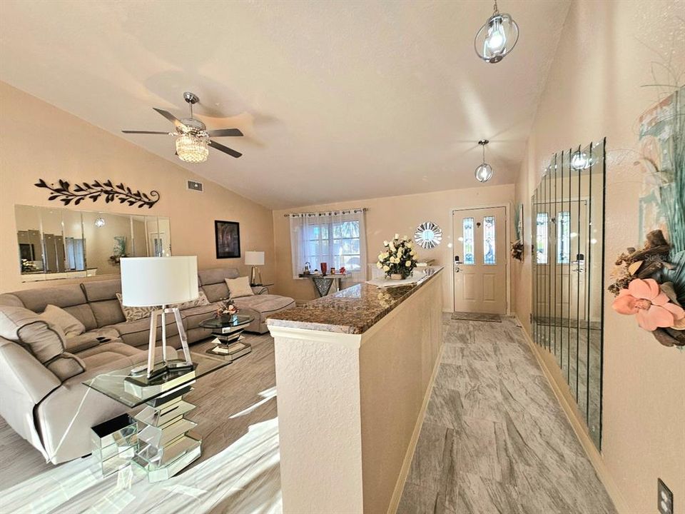 На продажу: $385,000 (3 спален, 2 ванн, 1686 Квадратных фут)