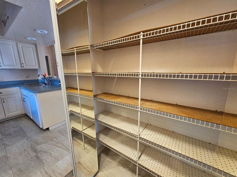 На продажу: $385,000 (3 спален, 2 ванн, 1686 Квадратных фут)