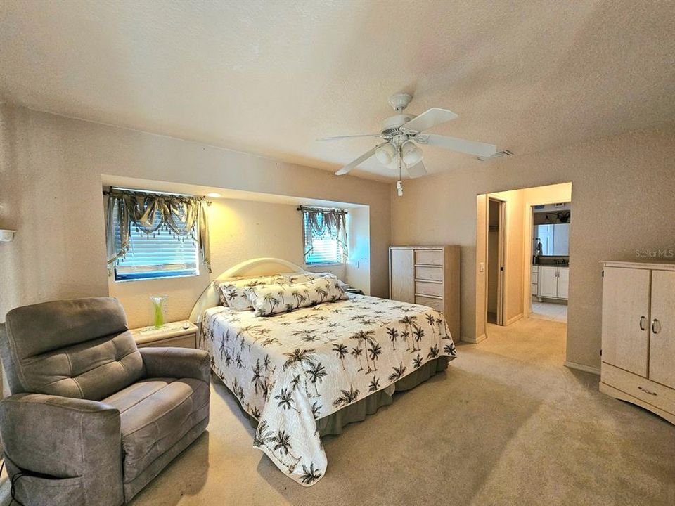 На продажу: $385,000 (3 спален, 2 ванн, 1686 Квадратных фут)