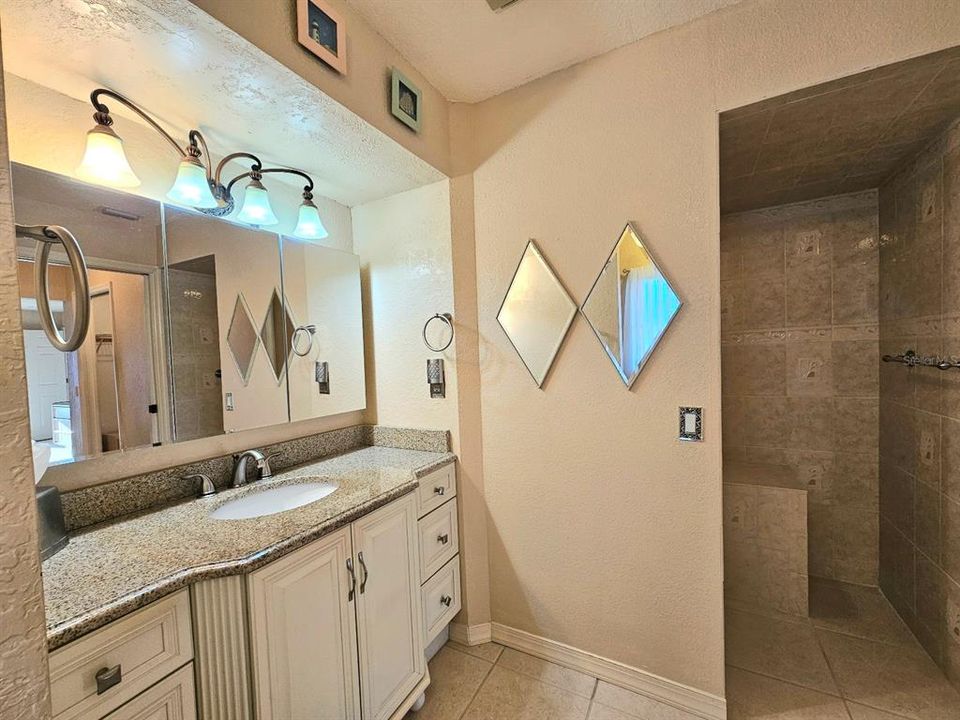 На продажу: $385,000 (3 спален, 2 ванн, 1686 Квадратных фут)