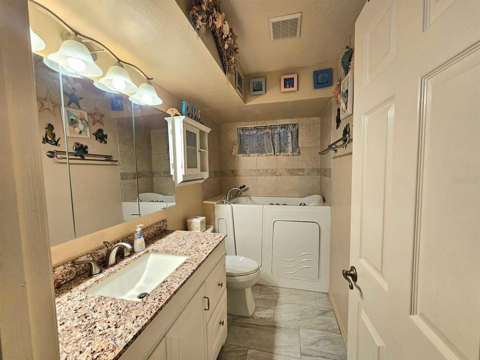 На продажу: $385,000 (3 спален, 2 ванн, 1686 Квадратных фут)