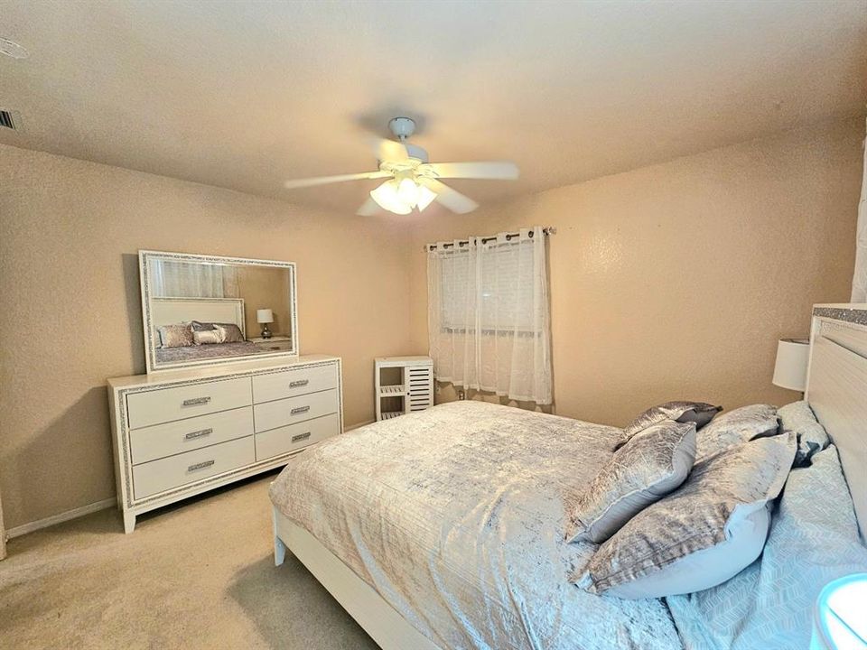 На продажу: $385,000 (3 спален, 2 ванн, 1686 Квадратных фут)