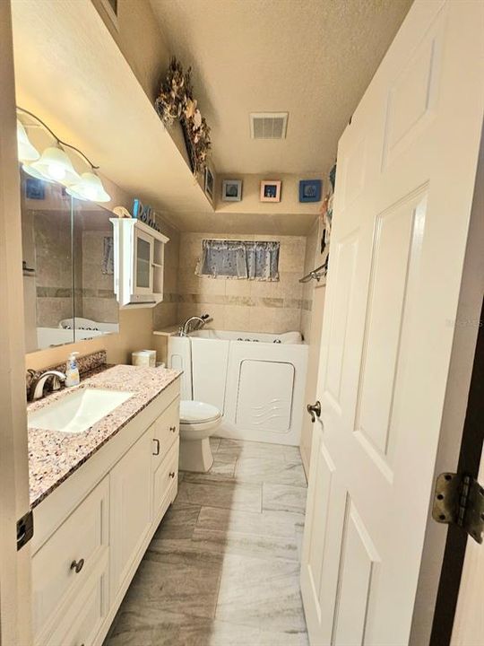 На продажу: $385,000 (3 спален, 2 ванн, 1686 Квадратных фут)