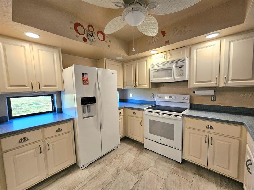 На продажу: $385,000 (3 спален, 2 ванн, 1686 Квадратных фут)