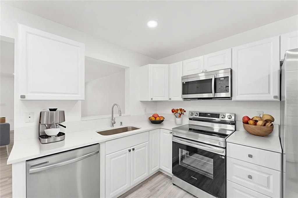 Active With Contract: $249,000 (2 beds, 2 baths, 1142 Square Feet)