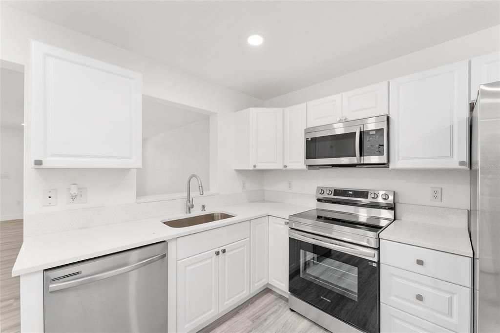 Active With Contract: $249,000 (2 beds, 2 baths, 1142 Square Feet)
