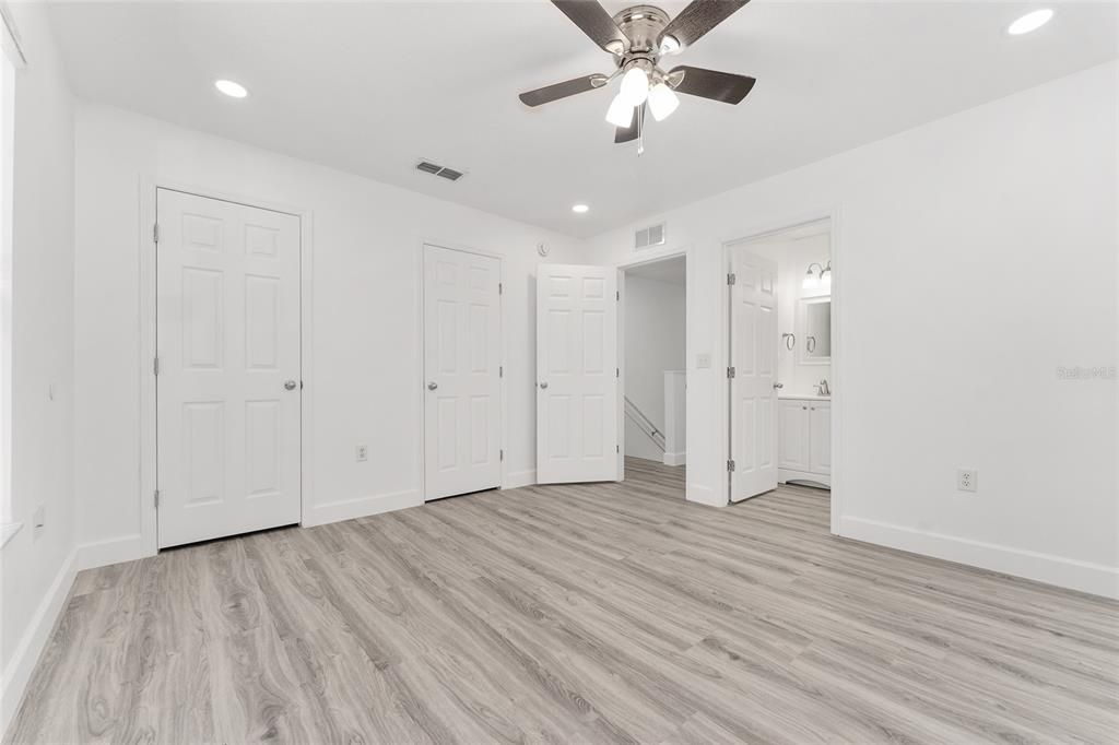 Active With Contract: $249,000 (2 beds, 2 baths, 1142 Square Feet)