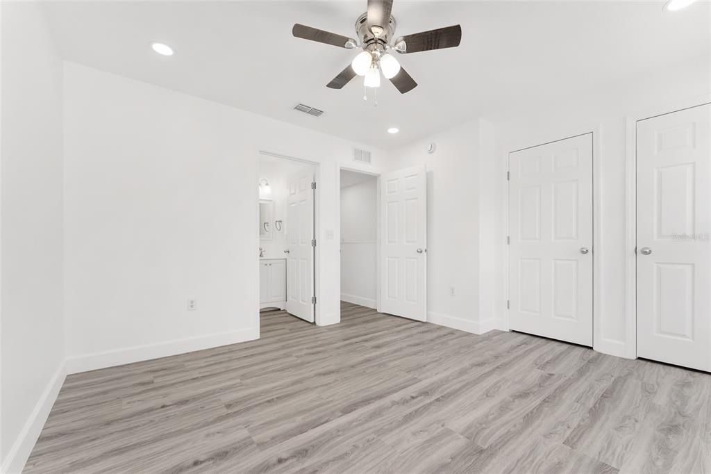 Active With Contract: $249,000 (2 beds, 2 baths, 1142 Square Feet)