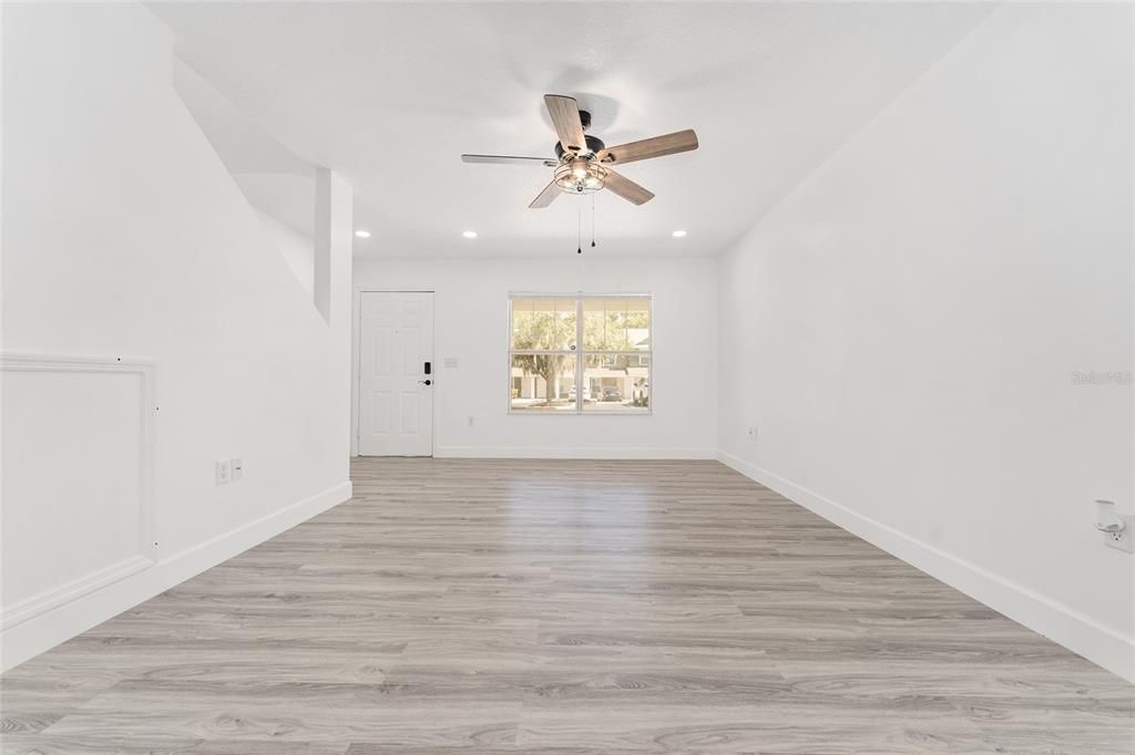 Active With Contract: $249,000 (2 beds, 2 baths, 1142 Square Feet)