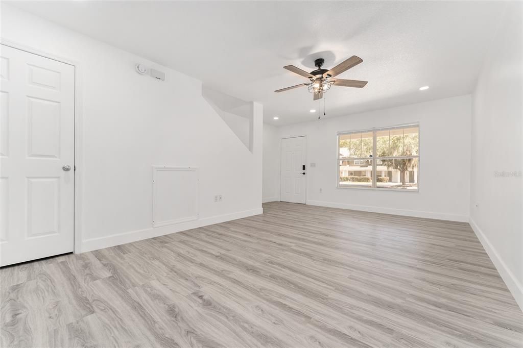 Active With Contract: $249,000 (2 beds, 2 baths, 1142 Square Feet)