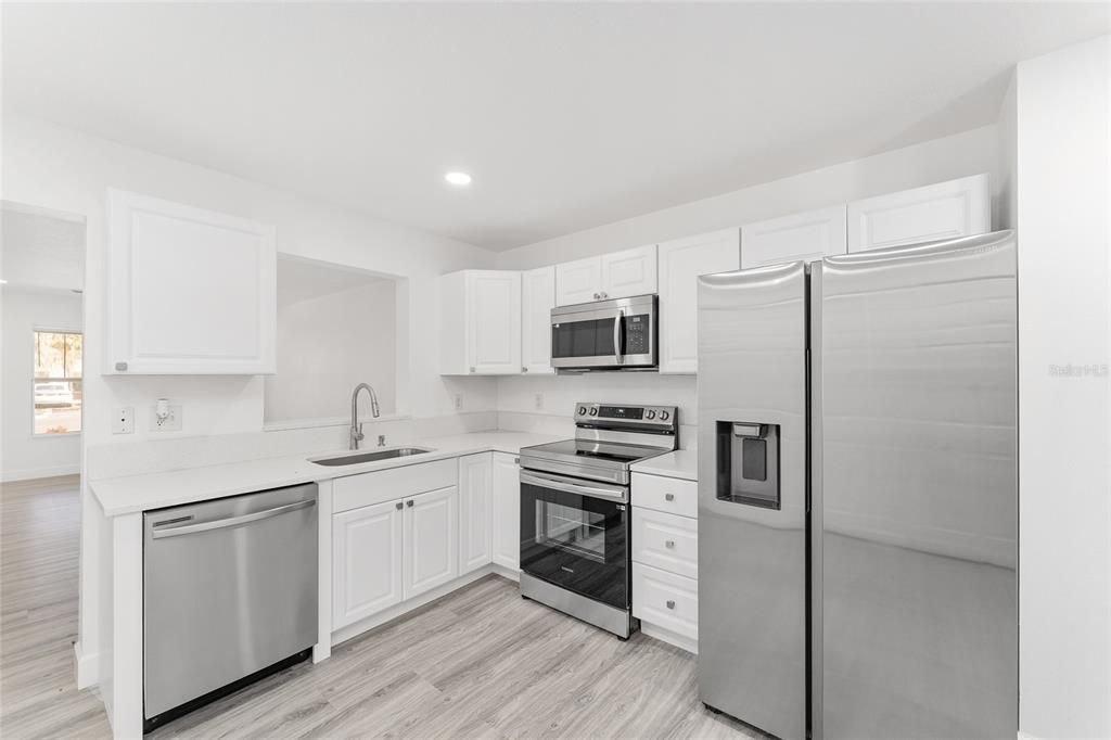 Active With Contract: $249,000 (2 beds, 2 baths, 1142 Square Feet)