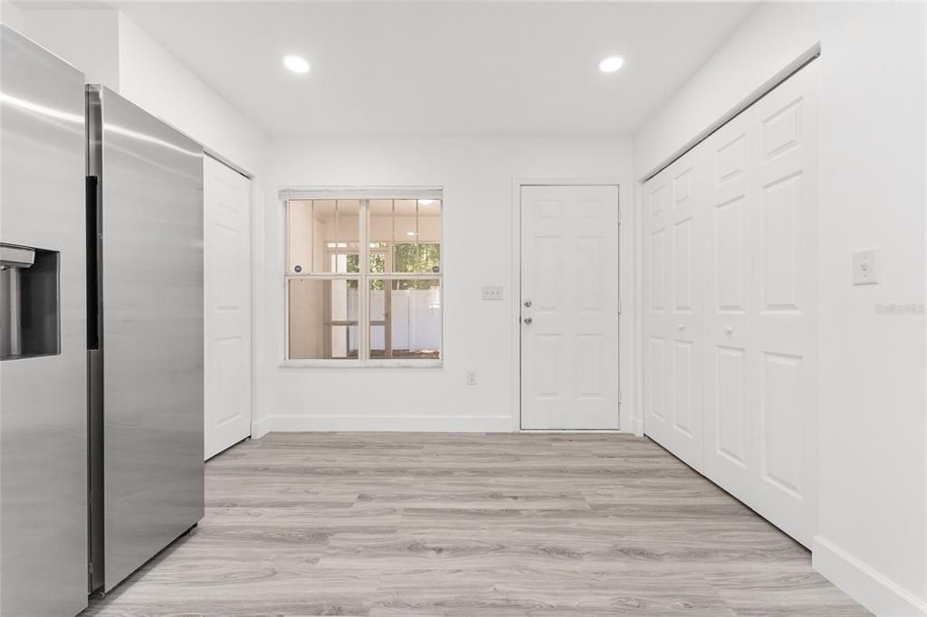 Active With Contract: $249,000 (2 beds, 2 baths, 1142 Square Feet)