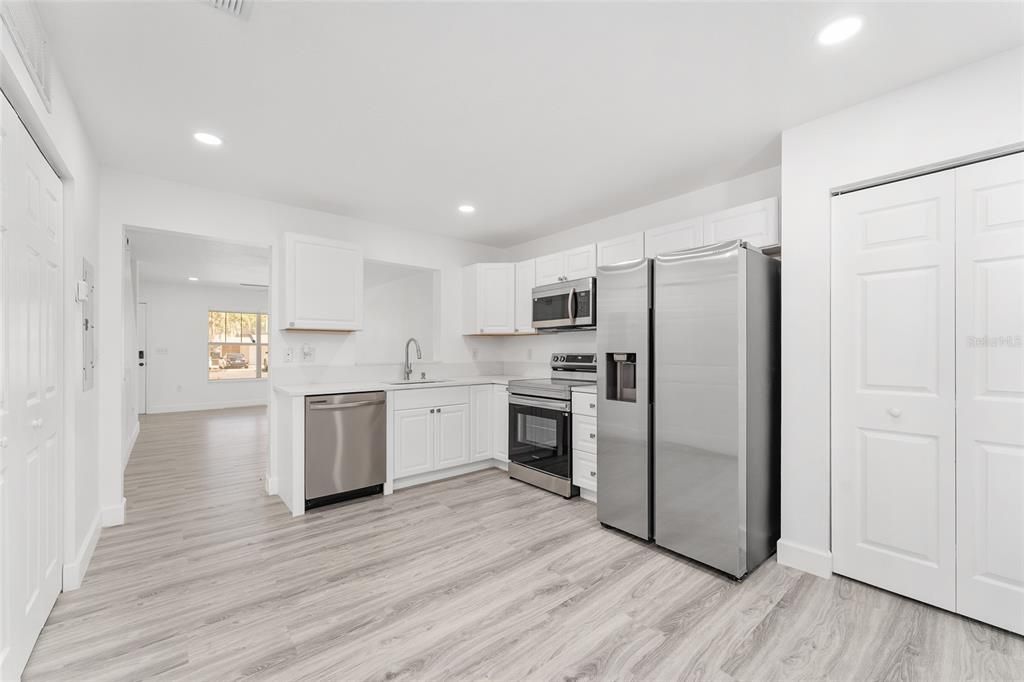 Active With Contract: $249,000 (2 beds, 2 baths, 1142 Square Feet)