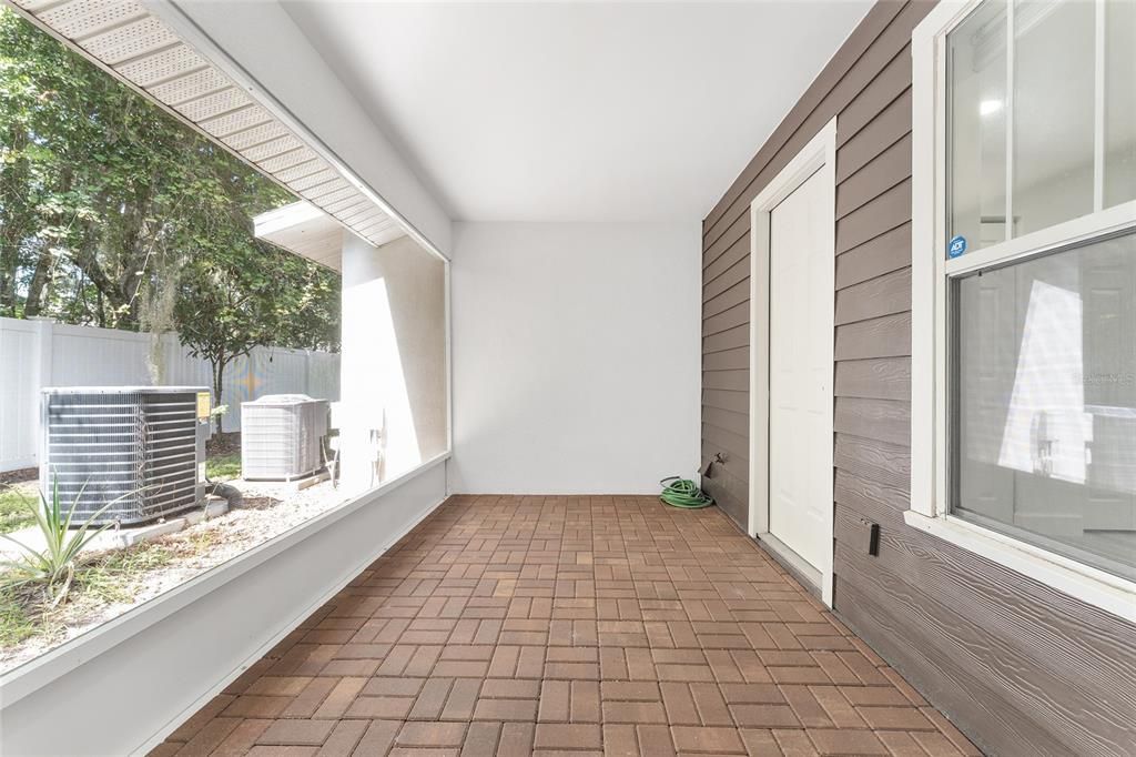 Active With Contract: $249,000 (2 beds, 2 baths, 1142 Square Feet)