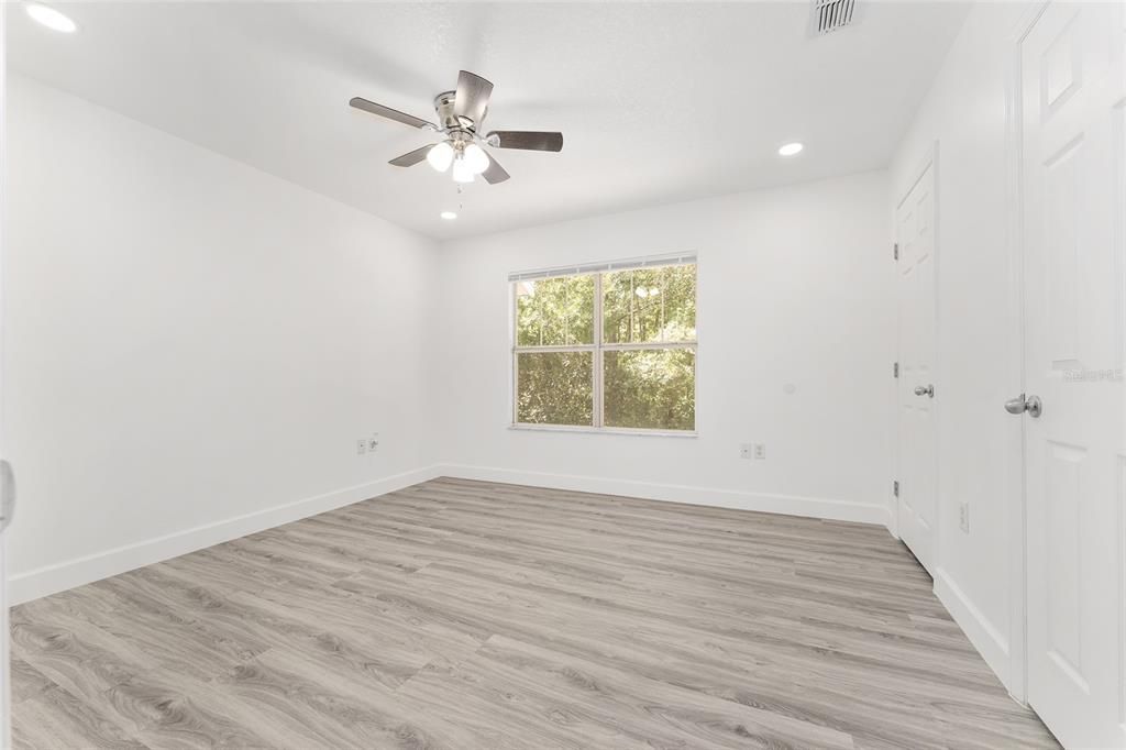 Active With Contract: $249,000 (2 beds, 2 baths, 1142 Square Feet)