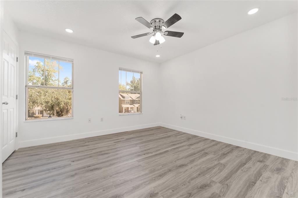 Active With Contract: $249,000 (2 beds, 2 baths, 1142 Square Feet)