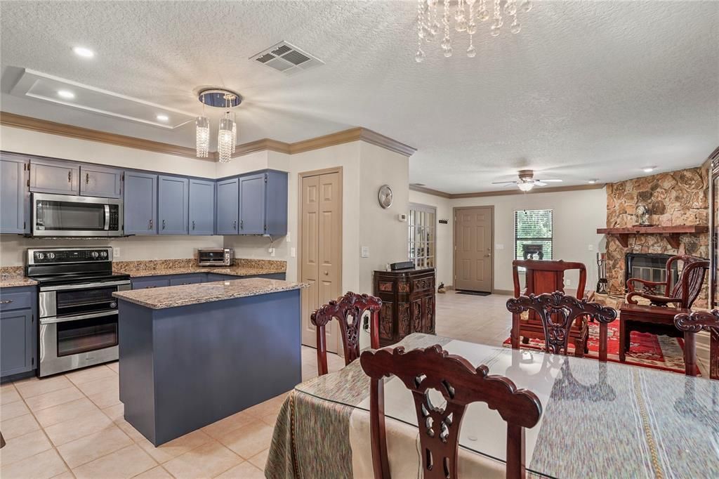 En Venta: $295,000 (3 camas, 2 baños, 1848 Pies cuadrados)