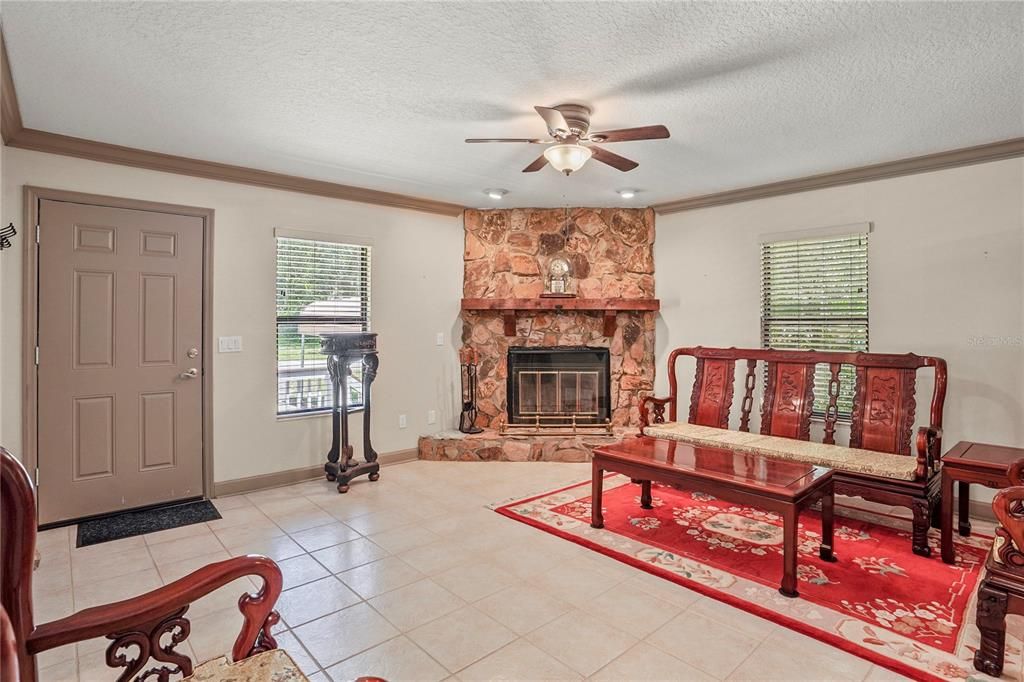 En Venta: $295,000 (3 camas, 2 baños, 1848 Pies cuadrados)