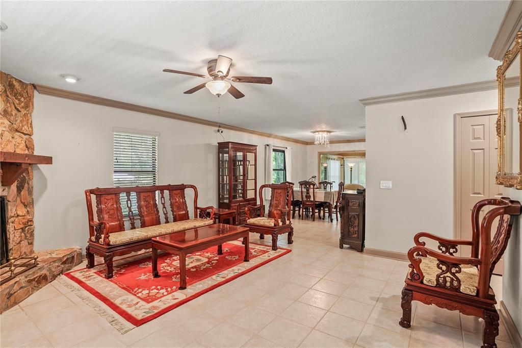 En Venta: $295,000 (3 camas, 2 baños, 1848 Pies cuadrados)