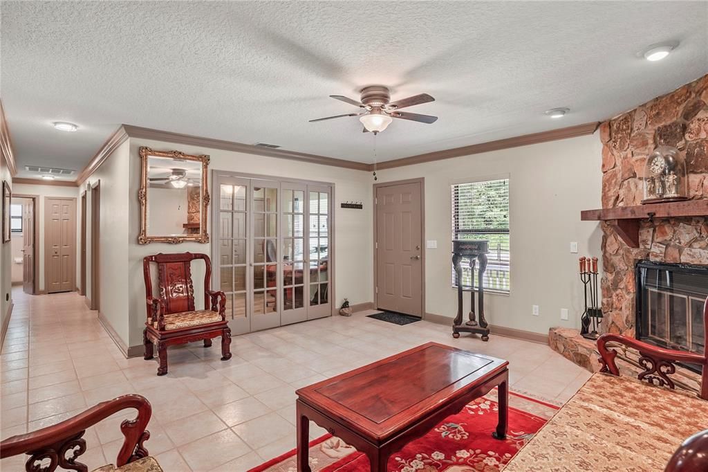 En Venta: $295,000 (3 camas, 2 baños, 1848 Pies cuadrados)