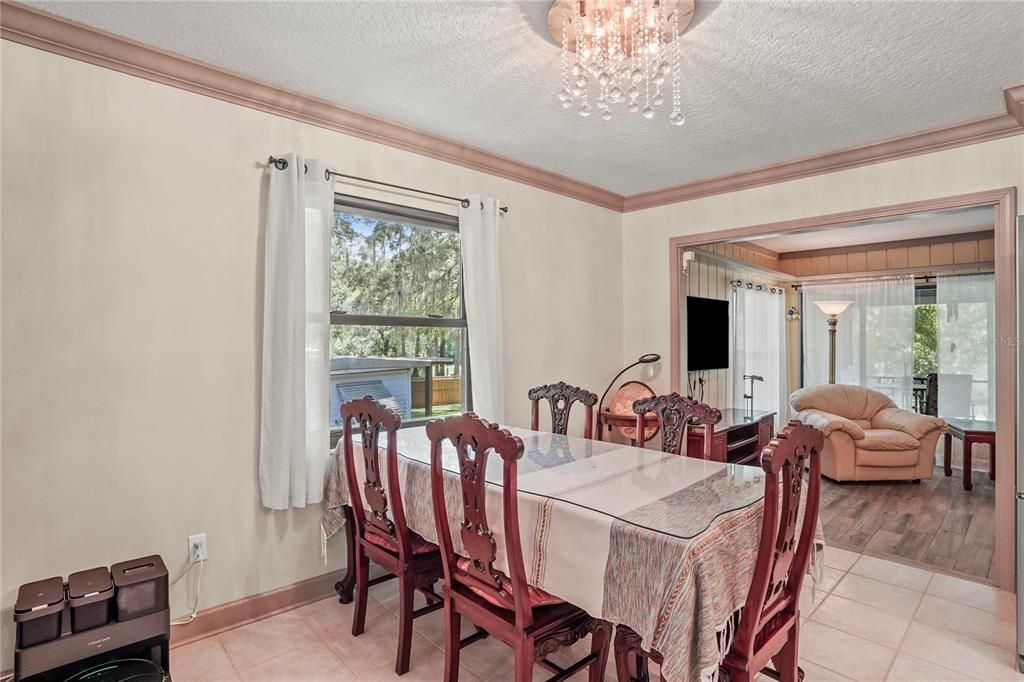 En Venta: $295,000 (3 camas, 2 baños, 1848 Pies cuadrados)