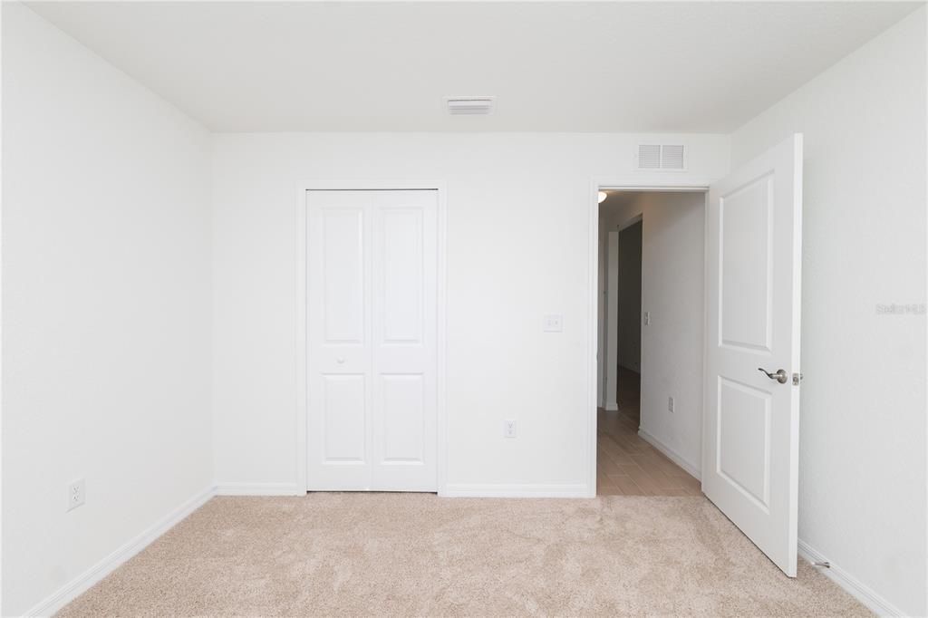 合同活跃: $294,900 (4 贝兹, 2 浴室, 1713 平方英尺)