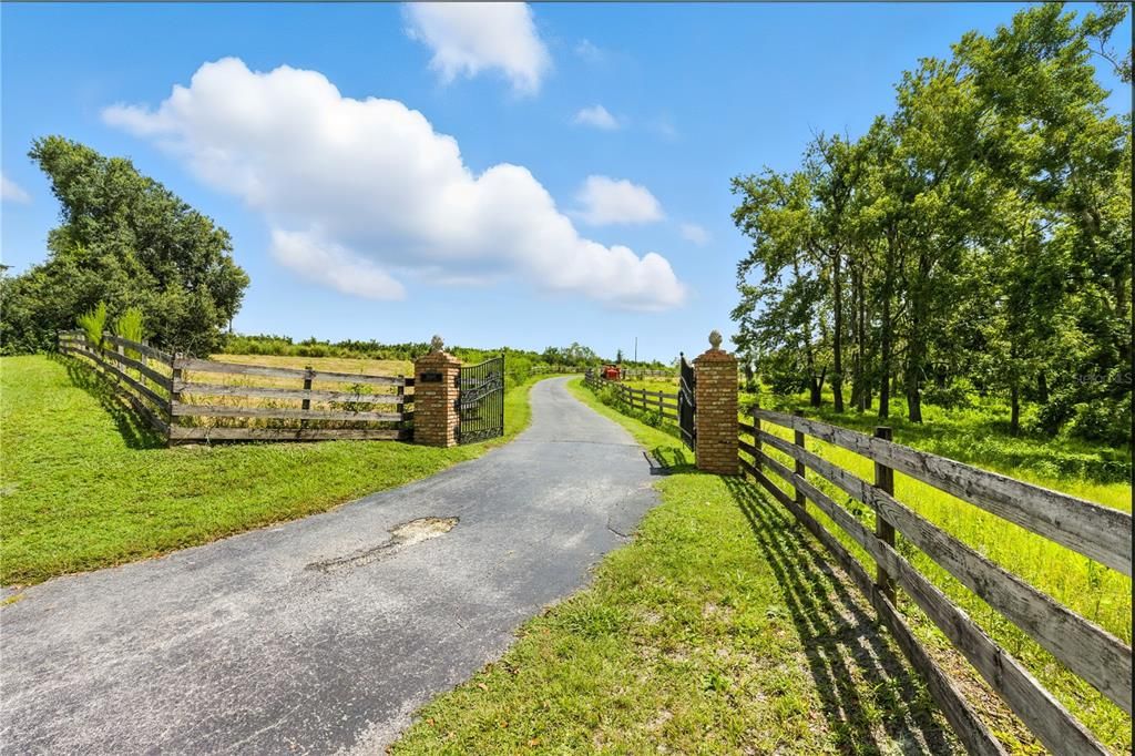 For Sale: $1,699,000 (3 beds, 4 baths, 2829 Square Feet)