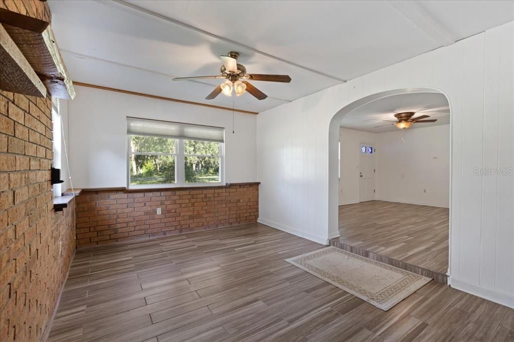 Active With Contract: $227,000 (3 beds, 1 baths, 1344 Square Feet)