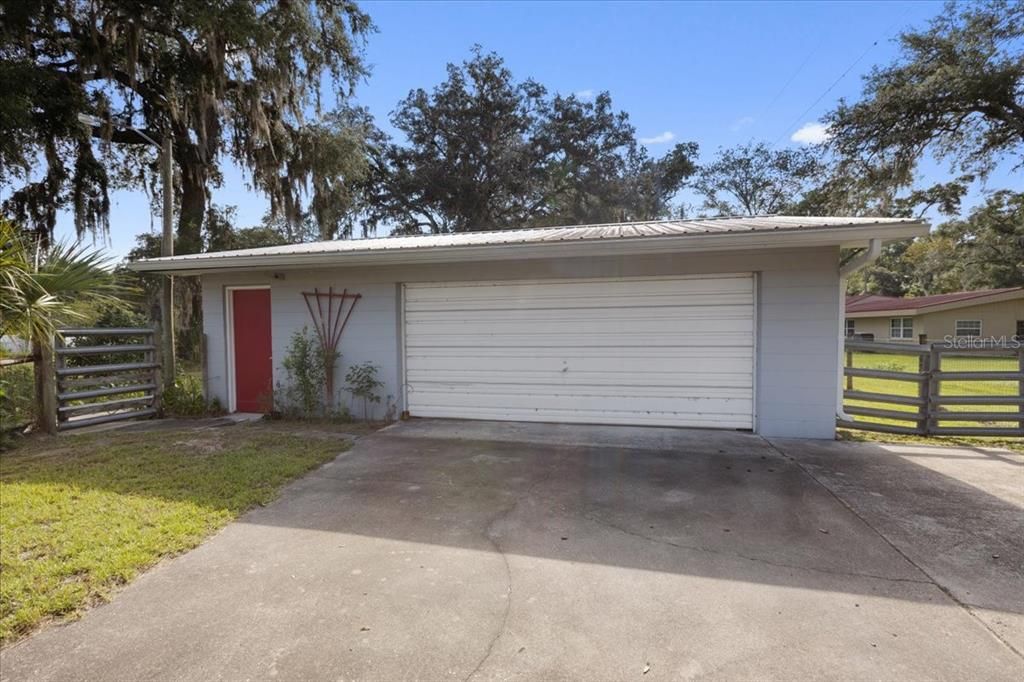 Active With Contract: $227,000 (3 beds, 1 baths, 1344 Square Feet)