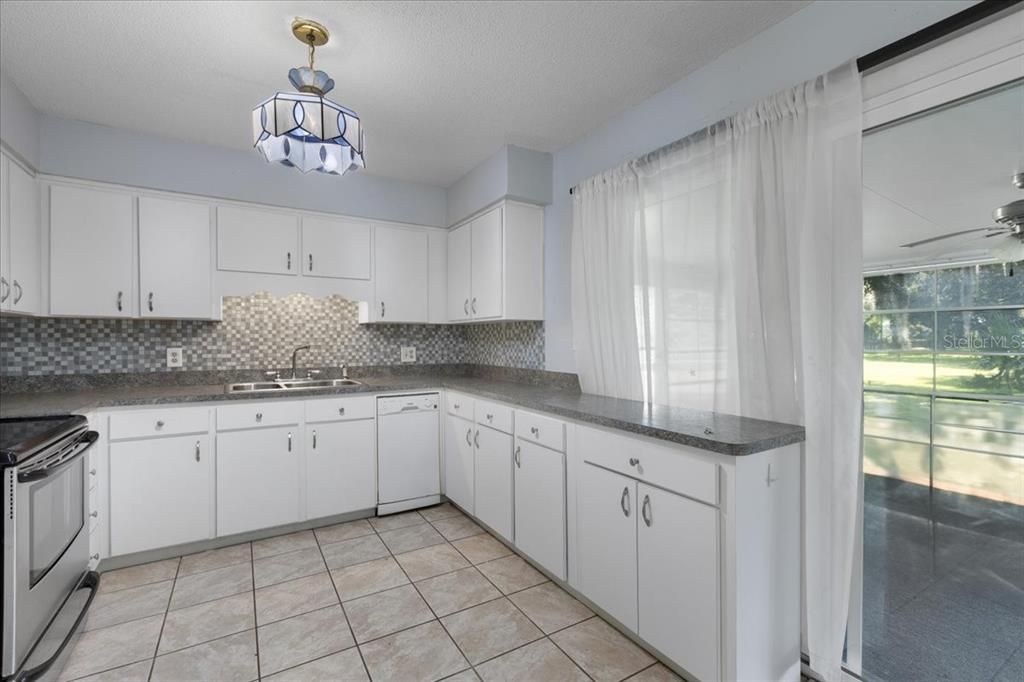 Active With Contract: $227,000 (3 beds, 1 baths, 1344 Square Feet)