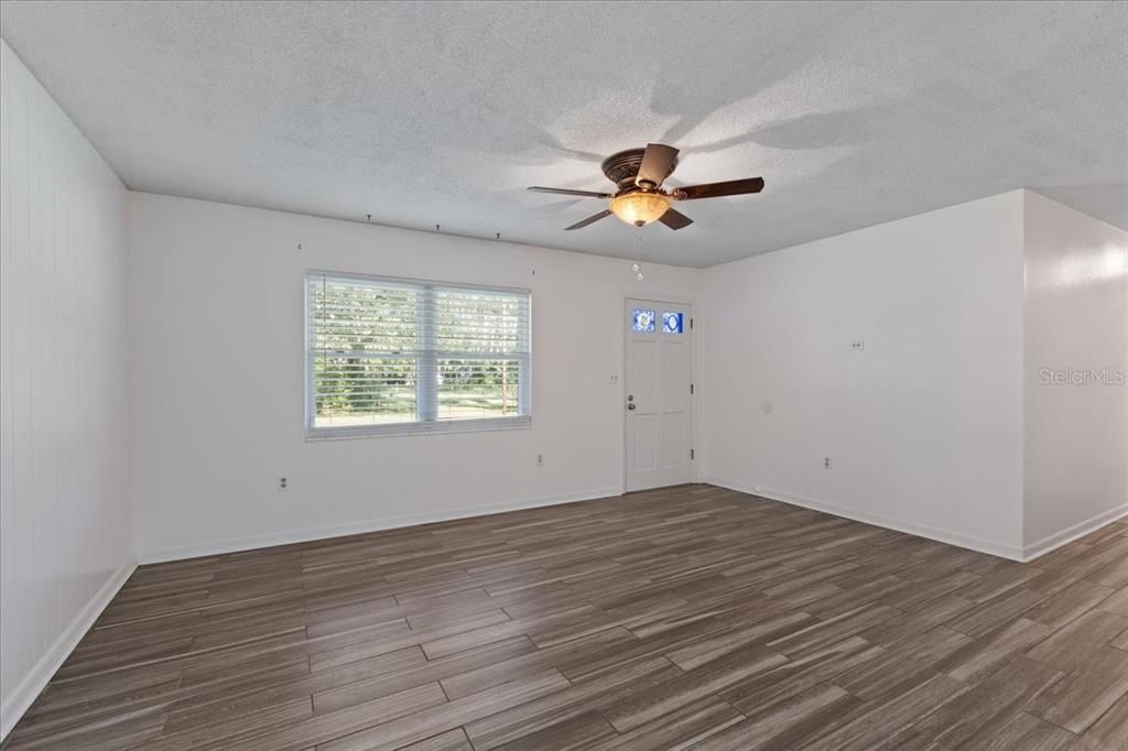 Active With Contract: $227,000 (3 beds, 1 baths, 1344 Square Feet)