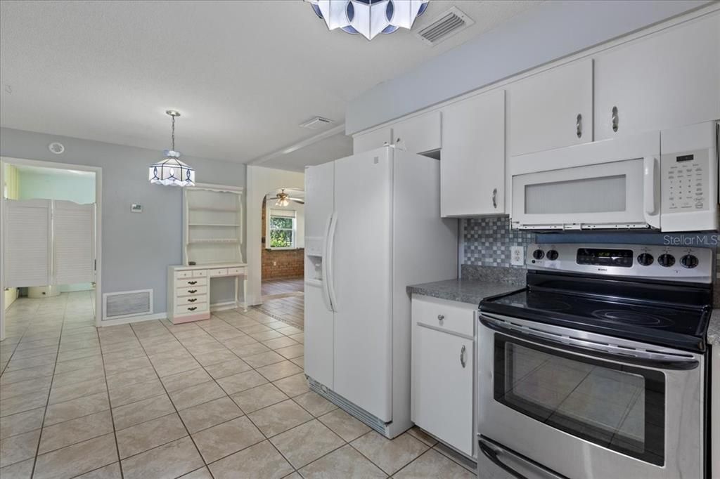 Active With Contract: $227,000 (3 beds, 1 baths, 1344 Square Feet)