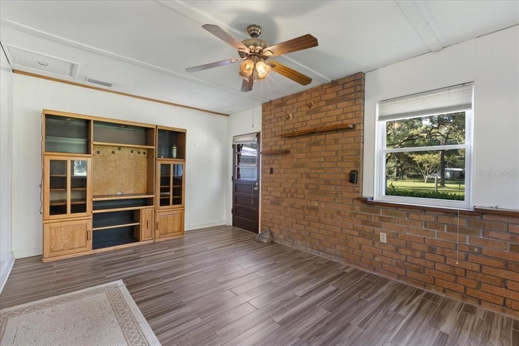 Active With Contract: $227,000 (3 beds, 1 baths, 1344 Square Feet)