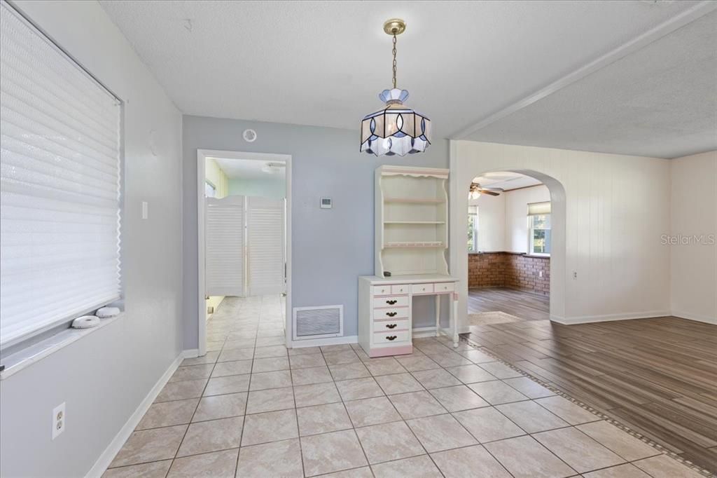 Active With Contract: $227,000 (3 beds, 1 baths, 1344 Square Feet)