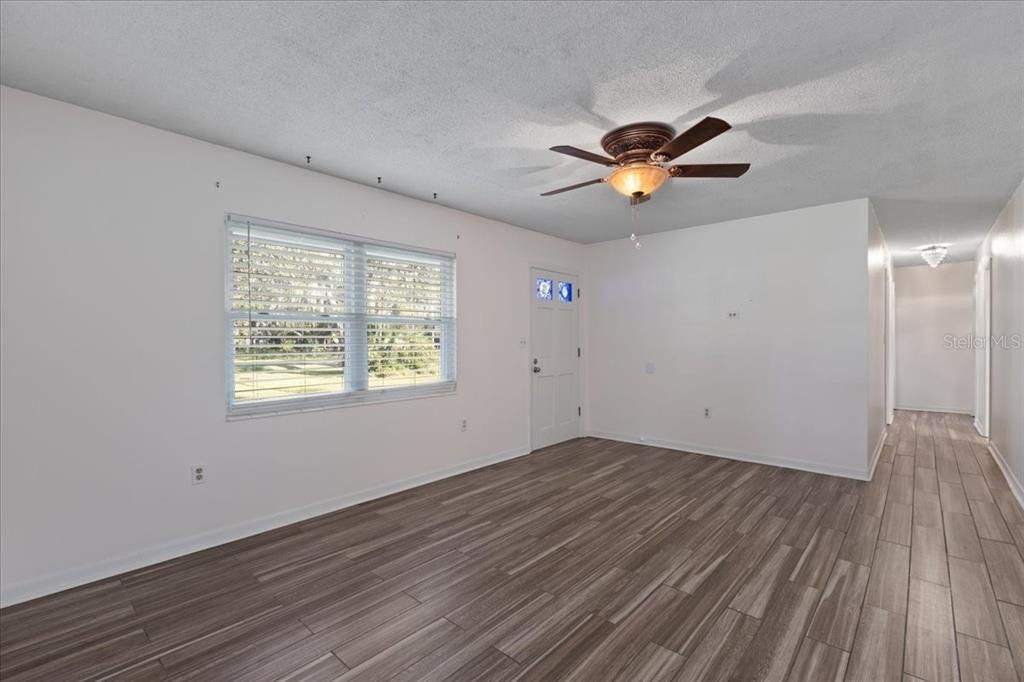 Active With Contract: $227,000 (3 beds, 1 baths, 1344 Square Feet)