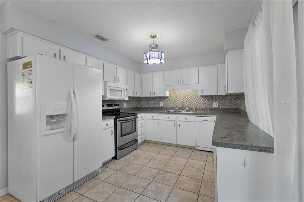 Active With Contract: $227,000 (3 beds, 1 baths, 1344 Square Feet)