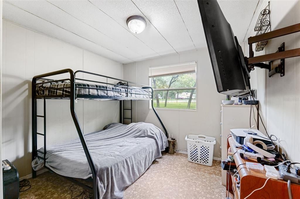 待售: $130,000 (3 贝兹, 1 浴室, 828 平方英尺)